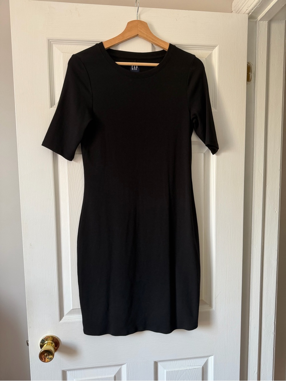 NWOT GAP Black Short-Sleeve Knit Shift Dress S